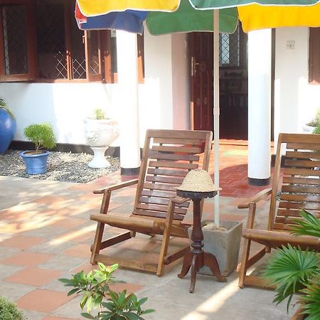 Blue Seas Guest House Dehiwala-Mount Lavinia Eksteriør billede