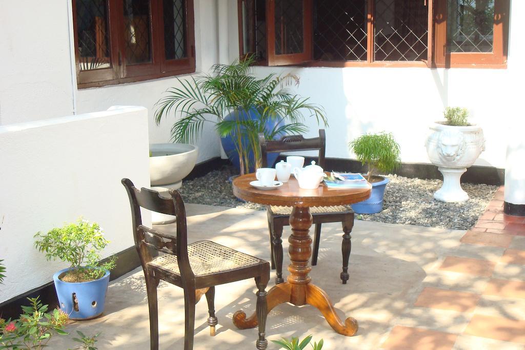 Blue Seas Guest House Dehiwala-Mount Lavinia Eksteriør billede