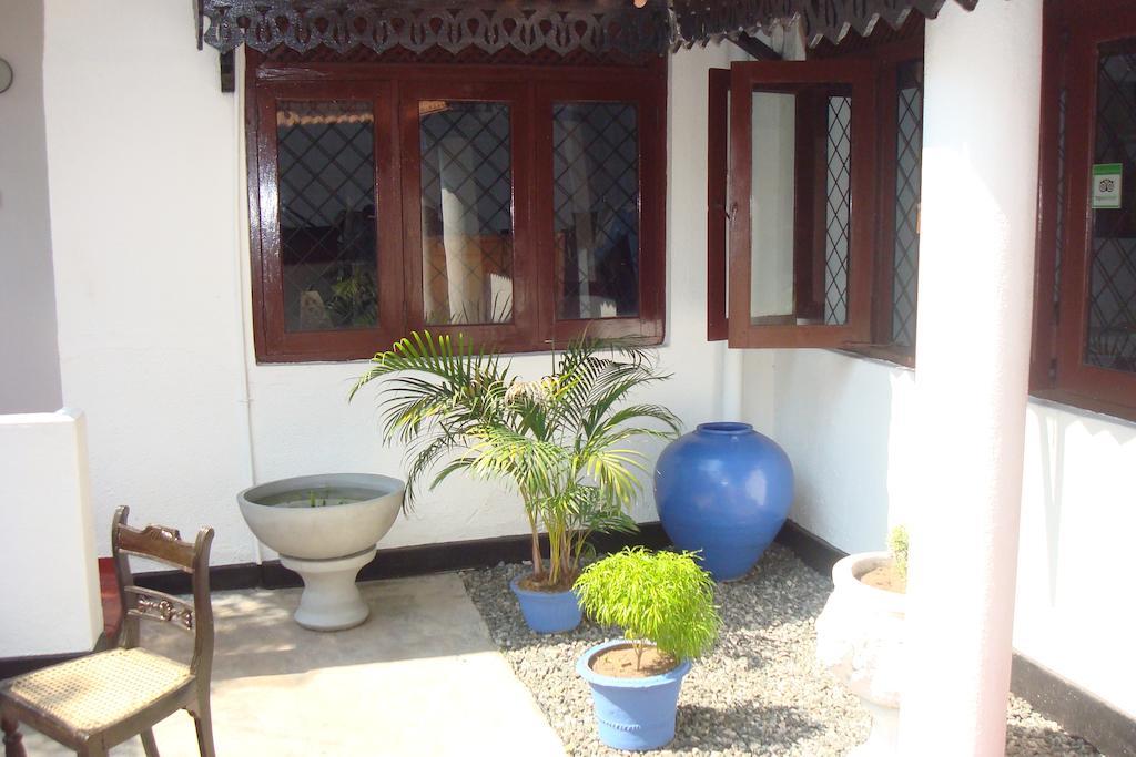 Blue Seas Guest House Dehiwala-Mount Lavinia Eksteriør billede