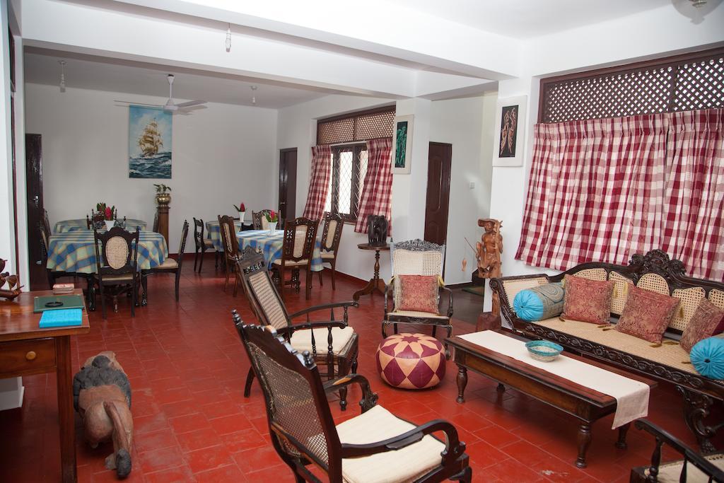 Blue Seas Guest House Dehiwala-Mount Lavinia Eksteriør billede
