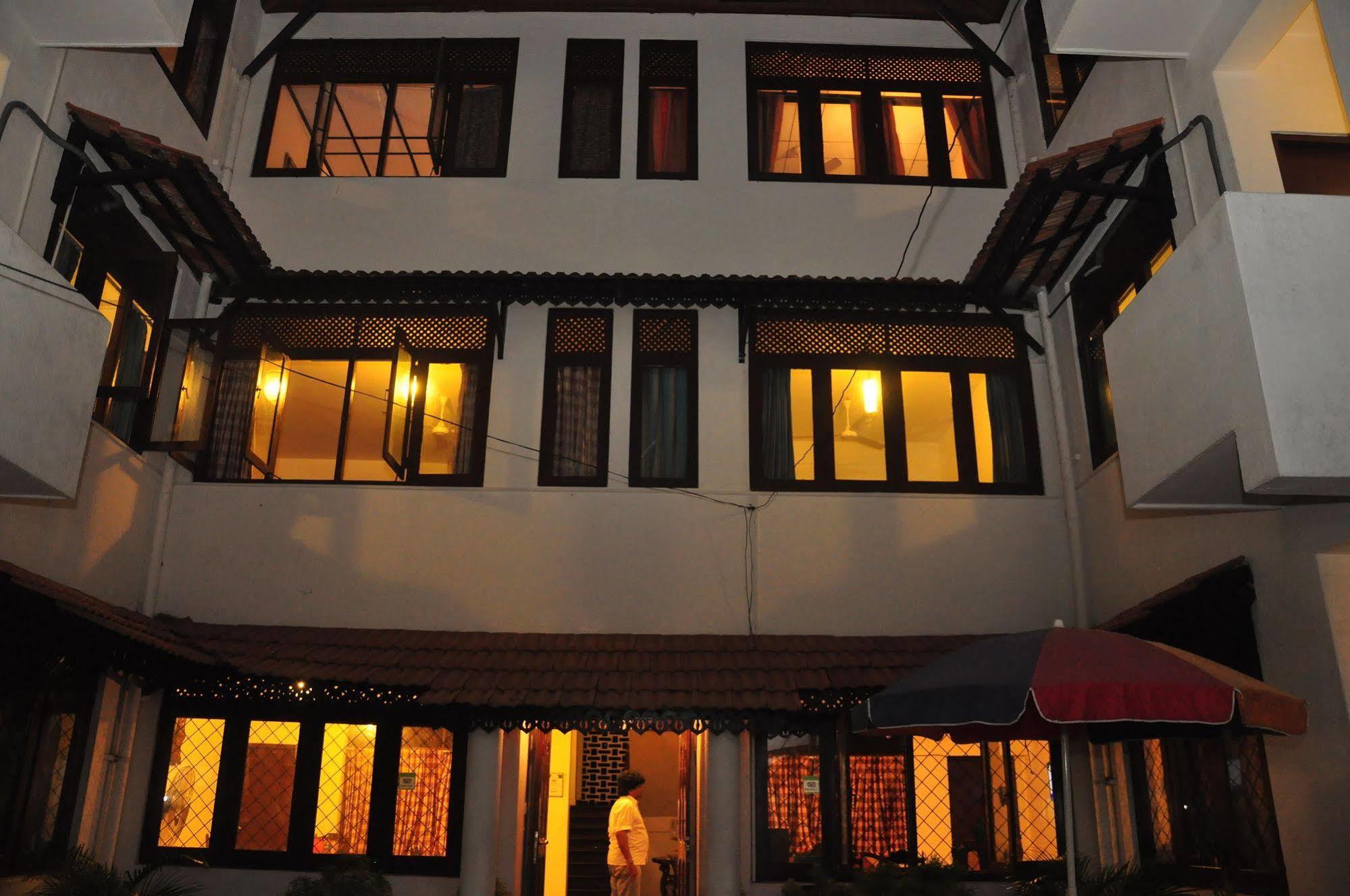 Blue Seas Guest House Dehiwala-Mount Lavinia Eksteriør billede