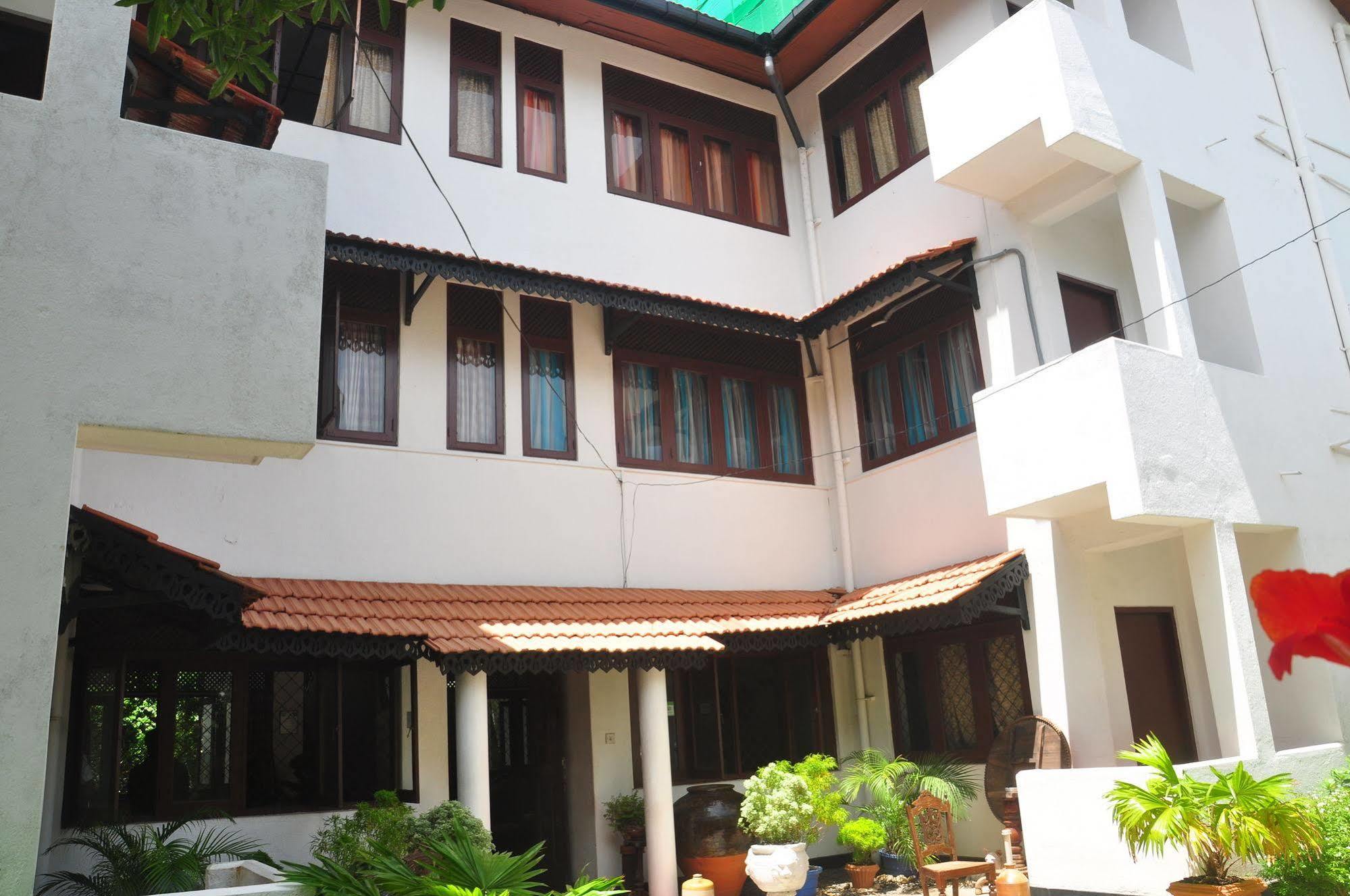 Blue Seas Guest House Dehiwala-Mount Lavinia Eksteriør billede