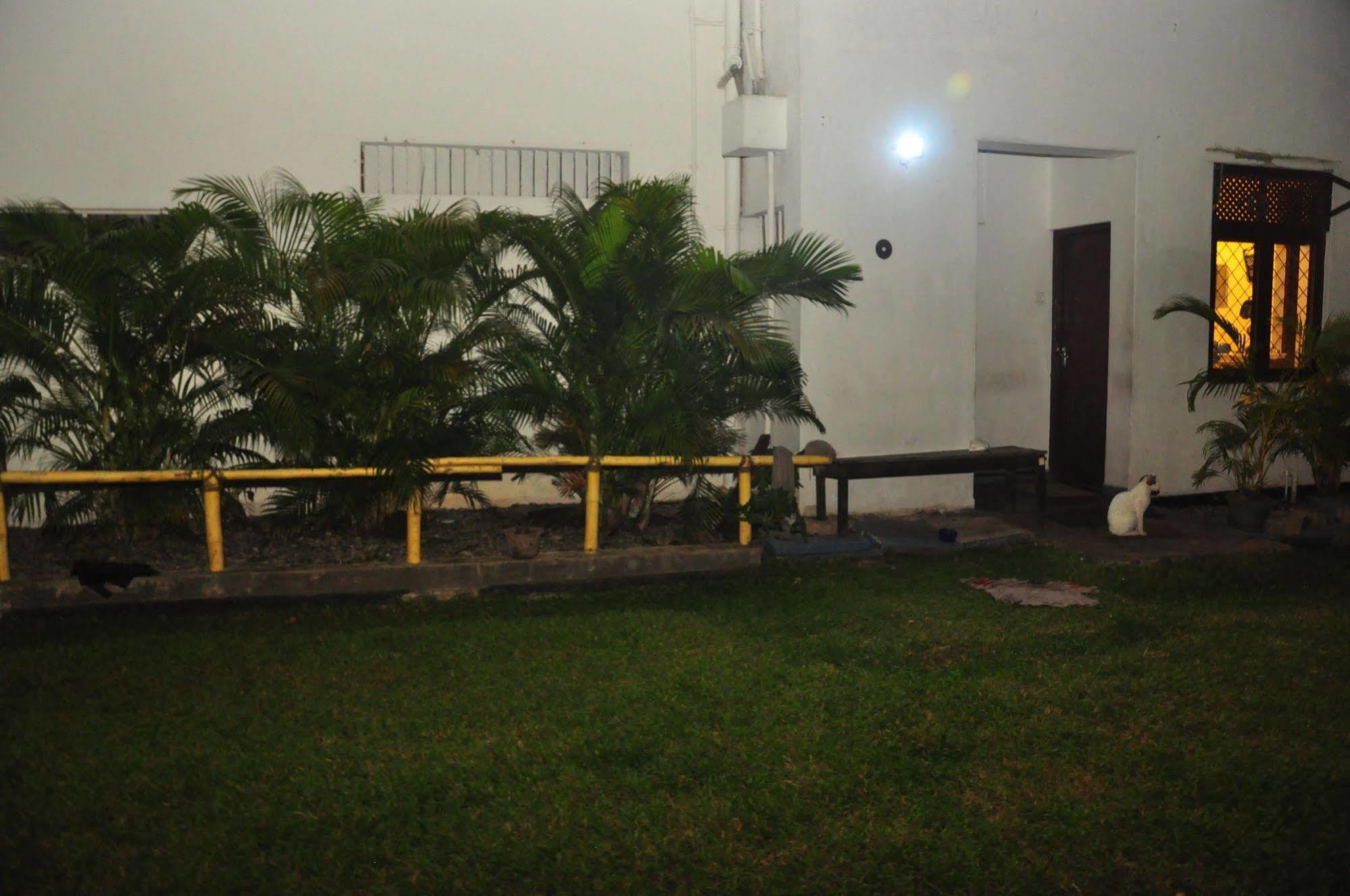 Blue Seas Guest House Dehiwala-Mount Lavinia Eksteriør billede